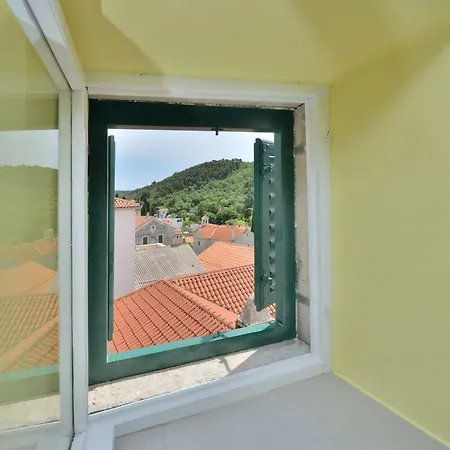 Old Town Apartments *