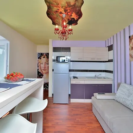 Old Town Apartment *
